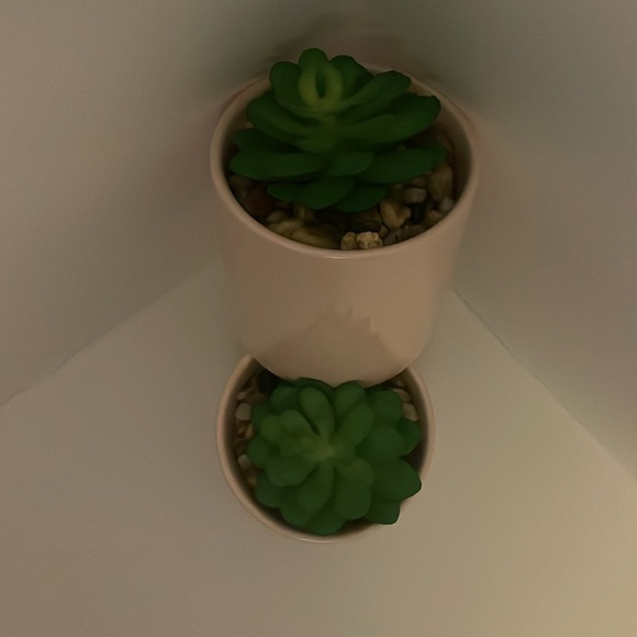 Everyday set of two artificial potted mini planters. Light pink pot with stones - Picture 17 of 17